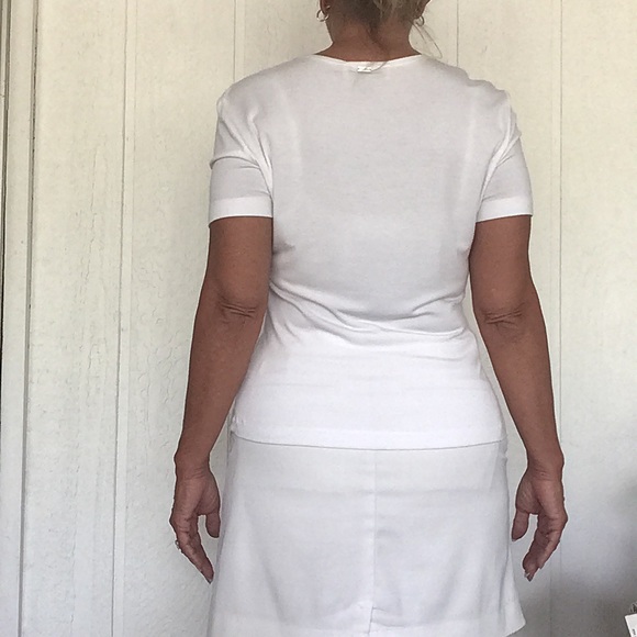 ST. JOHN WHITE EMBELLISHED V NECK TEE SHIRT MEDIUM - Picture 5 of 16